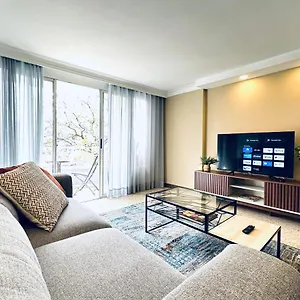 Apartamento Amplio Apartamento Frente Al Centro Comercial, Medellín