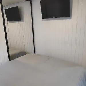 Habitacion Privada Tipo Hotel, Bano, Tv Y Wifi. Apartamento Bogotá