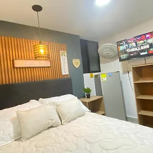 Apartamento Comoda Independiente En Laureles Estadio Con Bano Privado 3 Personas, Medellín